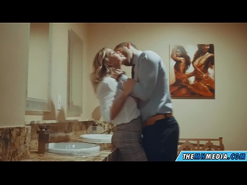 ❤️ As in busty blonde jo ferliedt yn in iepenbier toilet ❤️❌ Anale porno by porno fy.hentaibar-com.ru ❌